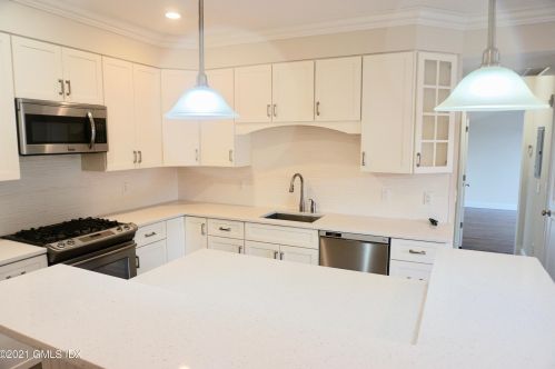 1 Glenville St, Greenwich CT  06831-3635 exterior