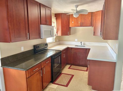 84-668 Kepue St, Nanakuli, HI 96792-1866