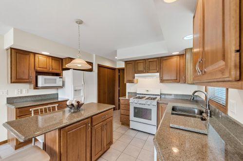 831 Shannon Dr, Crown Point IN  46307-8999 exterior