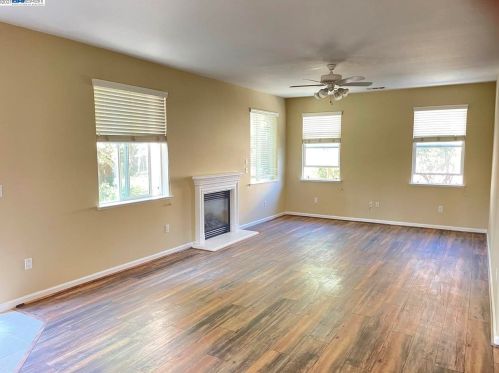 1716 Piedmont Dr, Manteca, CA 95336-6462