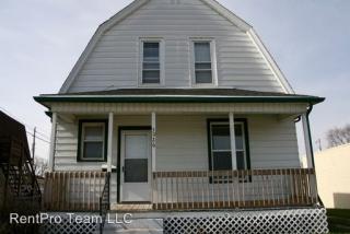 3026 Rockingham Rd, Davenport IA  52802-2064 exterior