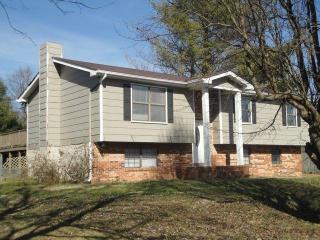 228 Crest Cir, Ringgold, GA 30736-3212
