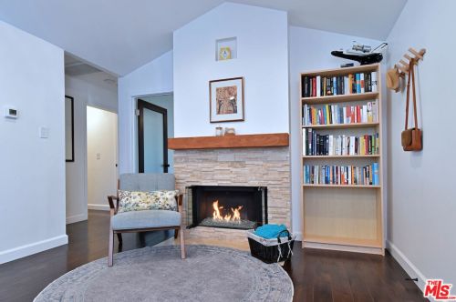 14609 Albers St, Van Nuys CA  91411-3711 exterior