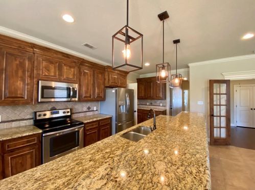 206 Captains Ct, Granbury, TX 76049-1567