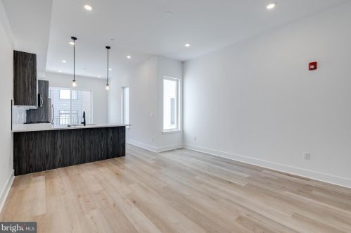 1339 20th St, Philadelphia, PA 19146-4642