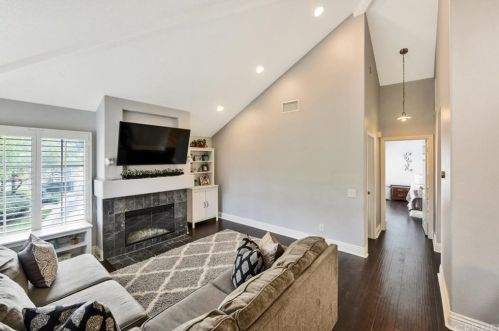 571 Glenhurst Dr, Anaheim CA  92808-1927 exterior