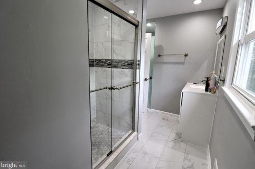 8005 Lake Pleasant Dr, Springfield VA  22153-3005 exterior