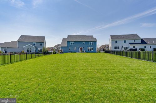 455 Greenhedge Dr, Lancaster PA  17603-7907 exterior