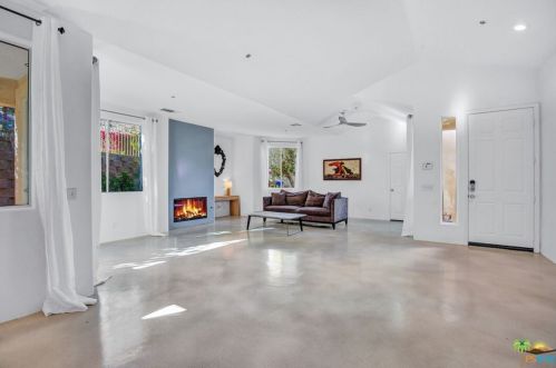 247 Canyon Cir, Palm Springs, CA 92264-0429