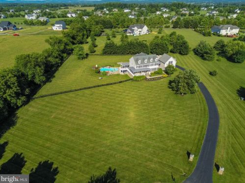 16792 Yorkfield Ct, Purcellville, VA 20132-9620