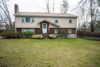 22 Evergreen Dr, Seabrook, NH 03874-4009