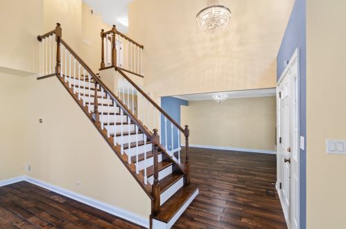 1305 Madison Dr, Buffalo Grove, IL 60089-6827