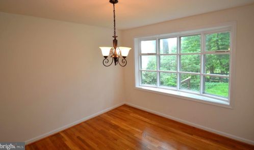 8715 Kenilworth Dr, Springfield VA  22151-1101 exterior