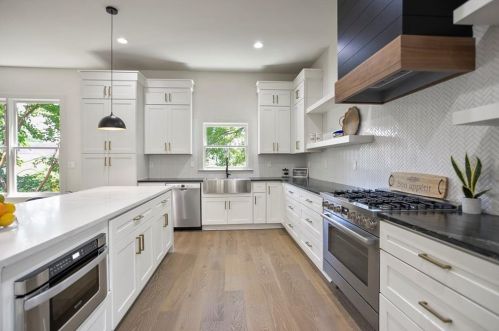 1557 Foote St, Atlanta GA  30307-2817 exterior