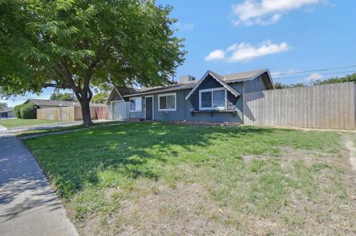 1113 Arthur St, Arboga, CA 95901-4016