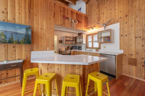 13584 Moraine Rd, Truckee CA  96161-3837 exterior