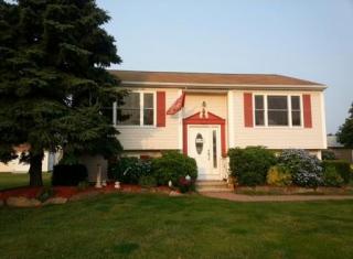 19 Cows Path, Middletown, RI 02842-7943