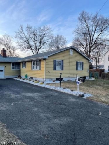122 Maple Ave, South Bound Brook, NJ 08880-1337