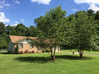 739 Back Valley Rd, Trenton, GA 30752-4646