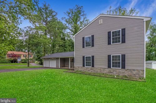 69 Clearwater Dr, Willingboro, NJ 08046-3518