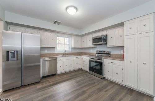 33 Karen Pl, Mount Olive, NJ 07828-1022