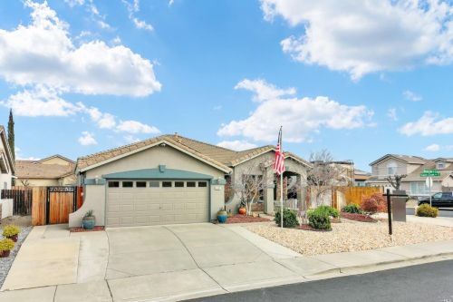 1007 Mission Bay Dr, Vacaville, CA 95688-8737