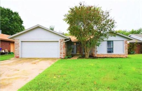 1820 Oakcreek Dr, Norman, OK 73071-1203