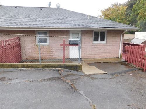 4 Monaco Cir, Derby CT  06418-2067 exterior