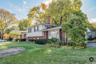 1237 Sandpiper Ln, Naperville, IL 60540-8028