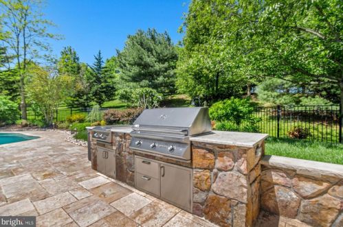 1500 Sandy Glenn Pl, Sandy Spring MD  20860-3007 exterior