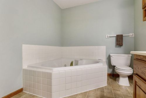 201 Dunbar Way, Saint Paul MN  55115-2815 exterior