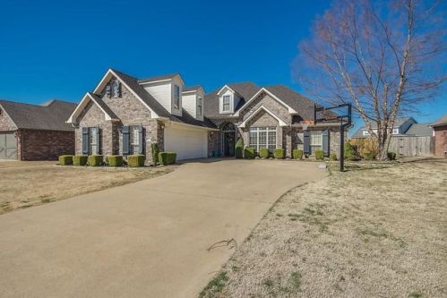 1004 Tarah Knolls Cir, Centerton, AR 72719-9031