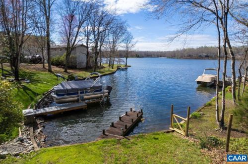 4 Pineknoll Cir, Bybee, VA 22963-3332