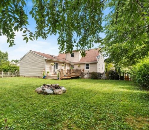 107 Susan Dr, Trenton, NJ 08638-1524