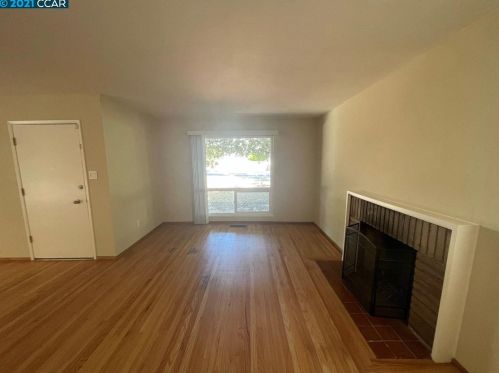 589 Maureen Ln, Concord CA  94523-2758 exterior