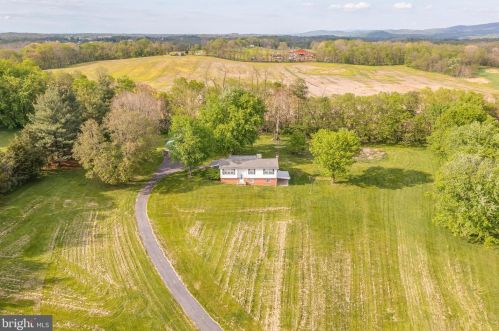 857 Oregon Trl, Harpers Ferry WV 25425-3144 exterior