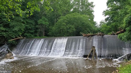 18 Kinsman View Cir, Silver Spring MD 20901-1652 exterior