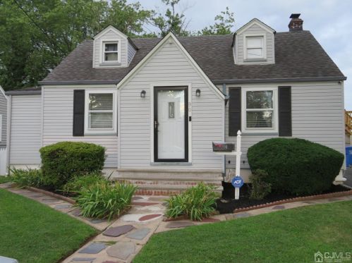 90 Maple St, Avenel, NJ 07001-1815
