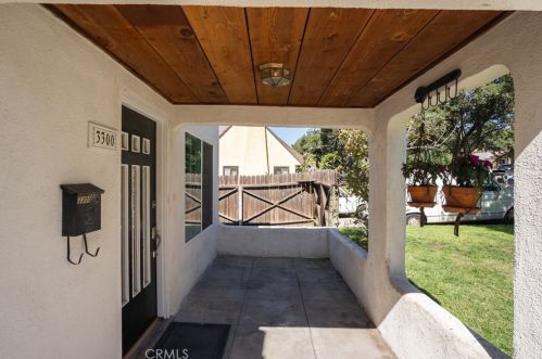 3300 Montrose Ave, Glendale CA 91214-3341 exterior