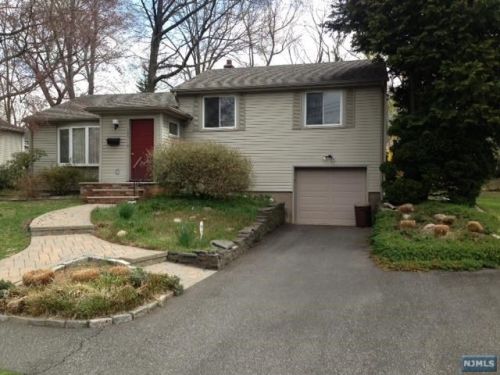 145 Crescent St, Closter, NJ 07624-1606