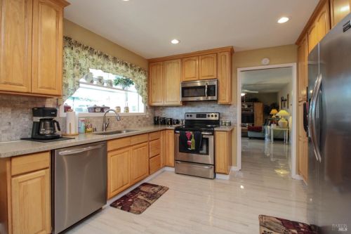 150 Lassen Cir, Vacaville, CA 95687-3402