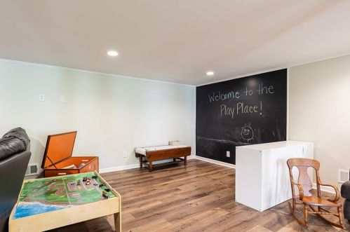 2664 Margaret Mitchell Dr, Atlanta GA  30327-1844 exterior