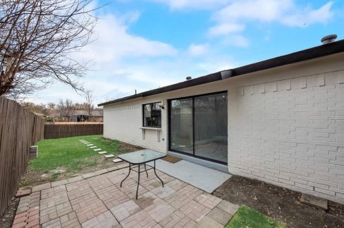 2230 Bowie Dr, Carrollton TX 75006-7754 exterior