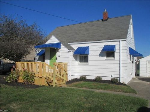 99 Renee Dr, Struthers, OH 44471-1517