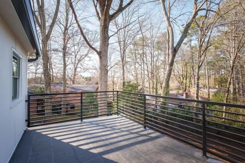 2462 Echo Dr, Atlanta GA  30345-3527 exterior