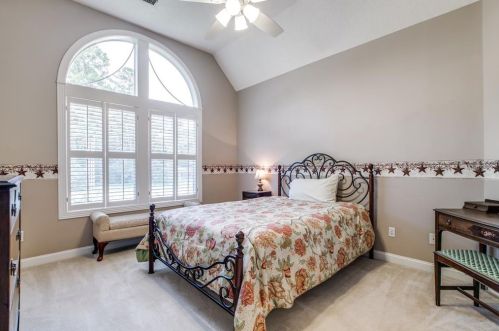 2 Wedgewood Blvd, Conroe TX  77304-1349 exterior