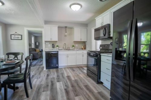 914 1st St, Hastings, MN 55033-1336