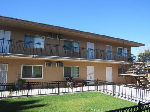 320 Guinida Ln, Anaheim CA  92805-6120 exterior