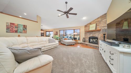 754 Equestrian Pointe Dr, Oregon, IL 61061-9488