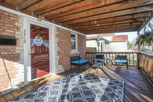 2410 Clinton St, River Grove, IL 60171-1702